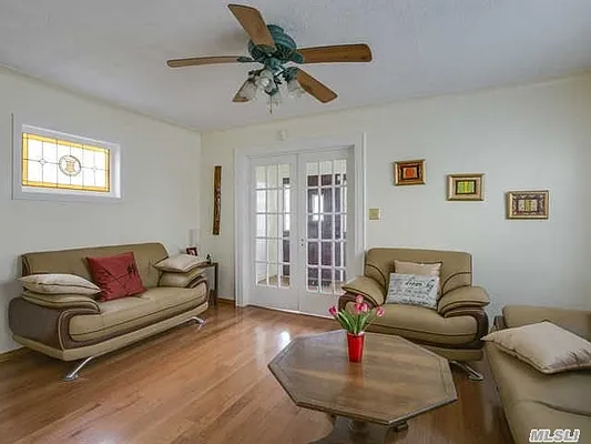 Sold by Douglas Elliman | media 21
