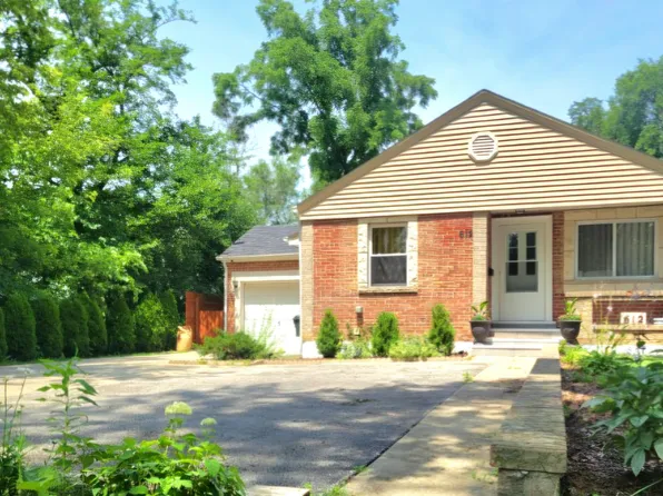 612 E Palatine Rd, Palatine, IL 60074
