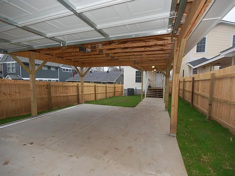 Louisiana Ave — Photo 32