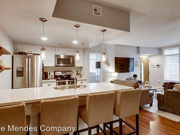 5th image of 425 W Beech St Unit 220
