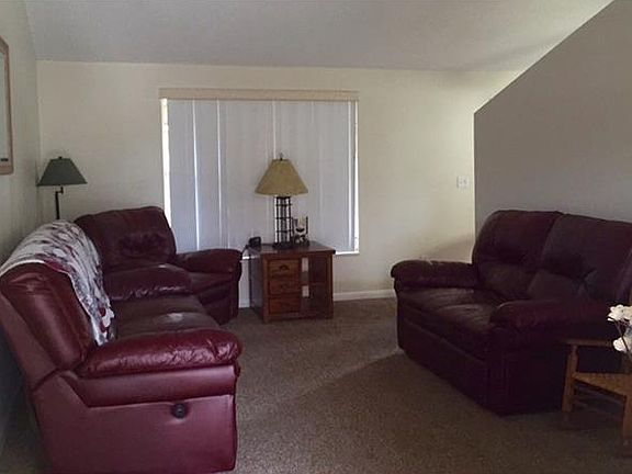 2nd image of 8812 Oak Cir