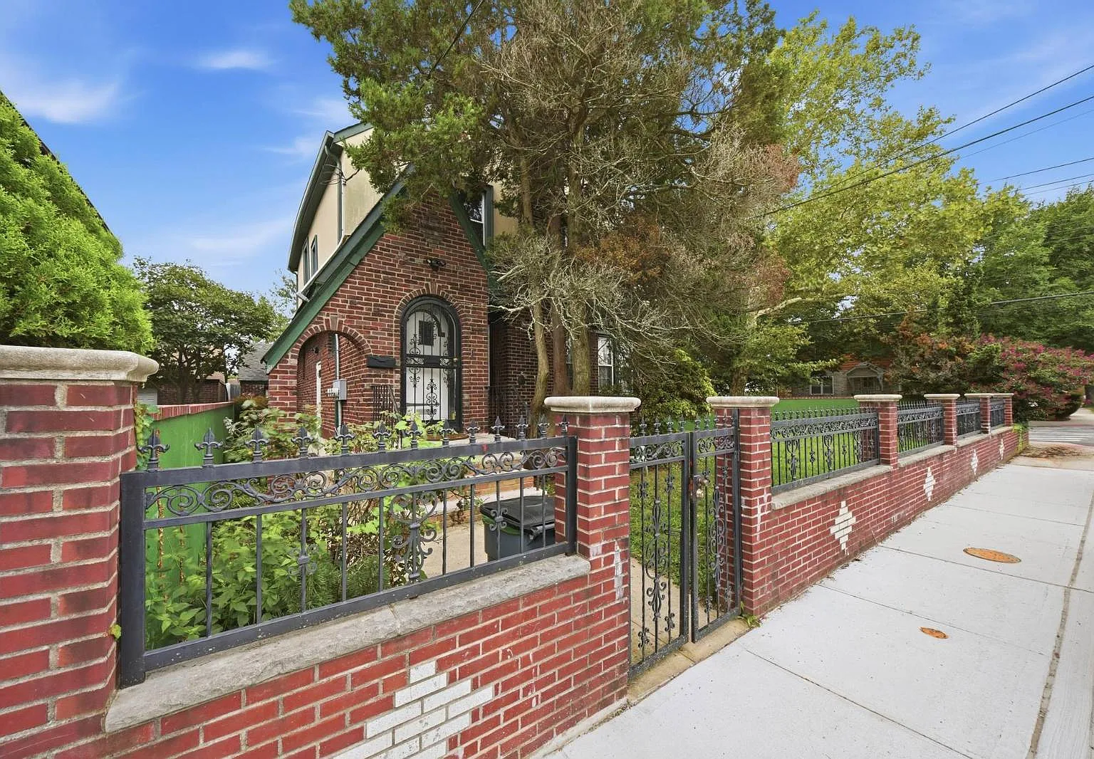 4 bed, 2.5 bath, 1883 sqft, $4,000 — Photo 2