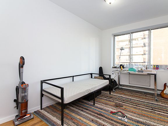 5th image of 424 E 10th St #B2