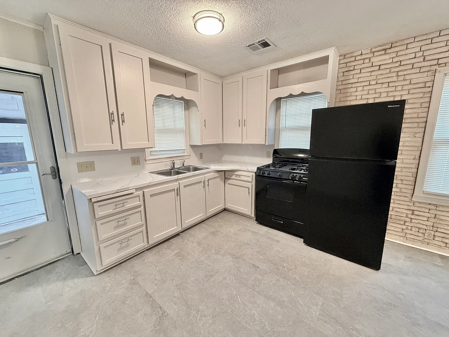 2 bed, 914 sqft, $1,100 — Photo 3