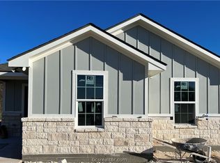 1305 Pecan St, Hearne, TX 77859