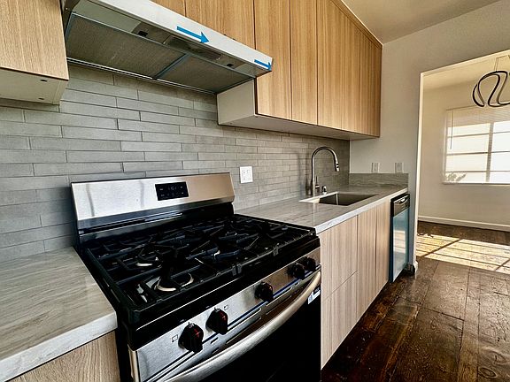 3rd image of 8277 Fountain Ave #6