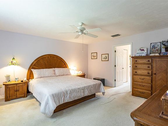 3rd image of 13 Beaverdam Ln