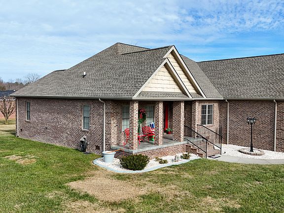 3rd image of 420 Wildwood Dr