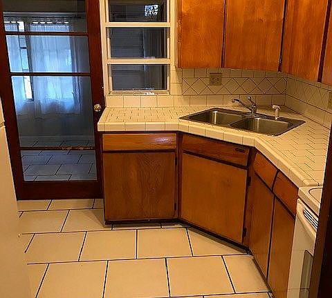 kitchen w/ convection oven