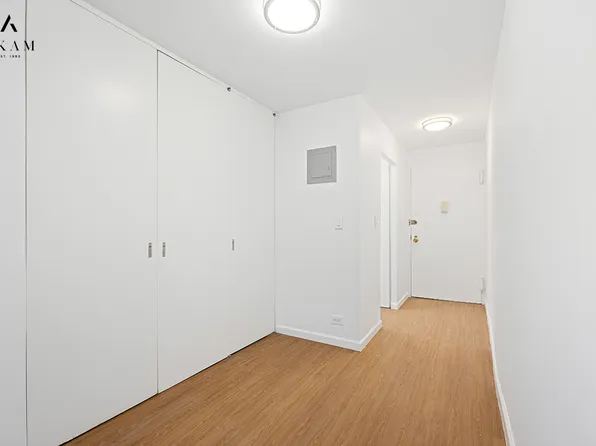 305 East 40th Street image 8 of 14