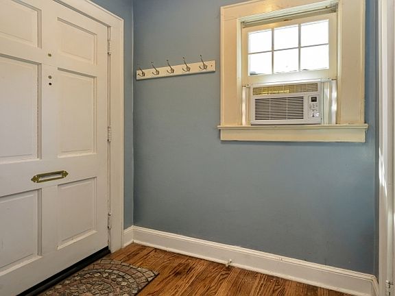 4th image of 178 Jackson Ave