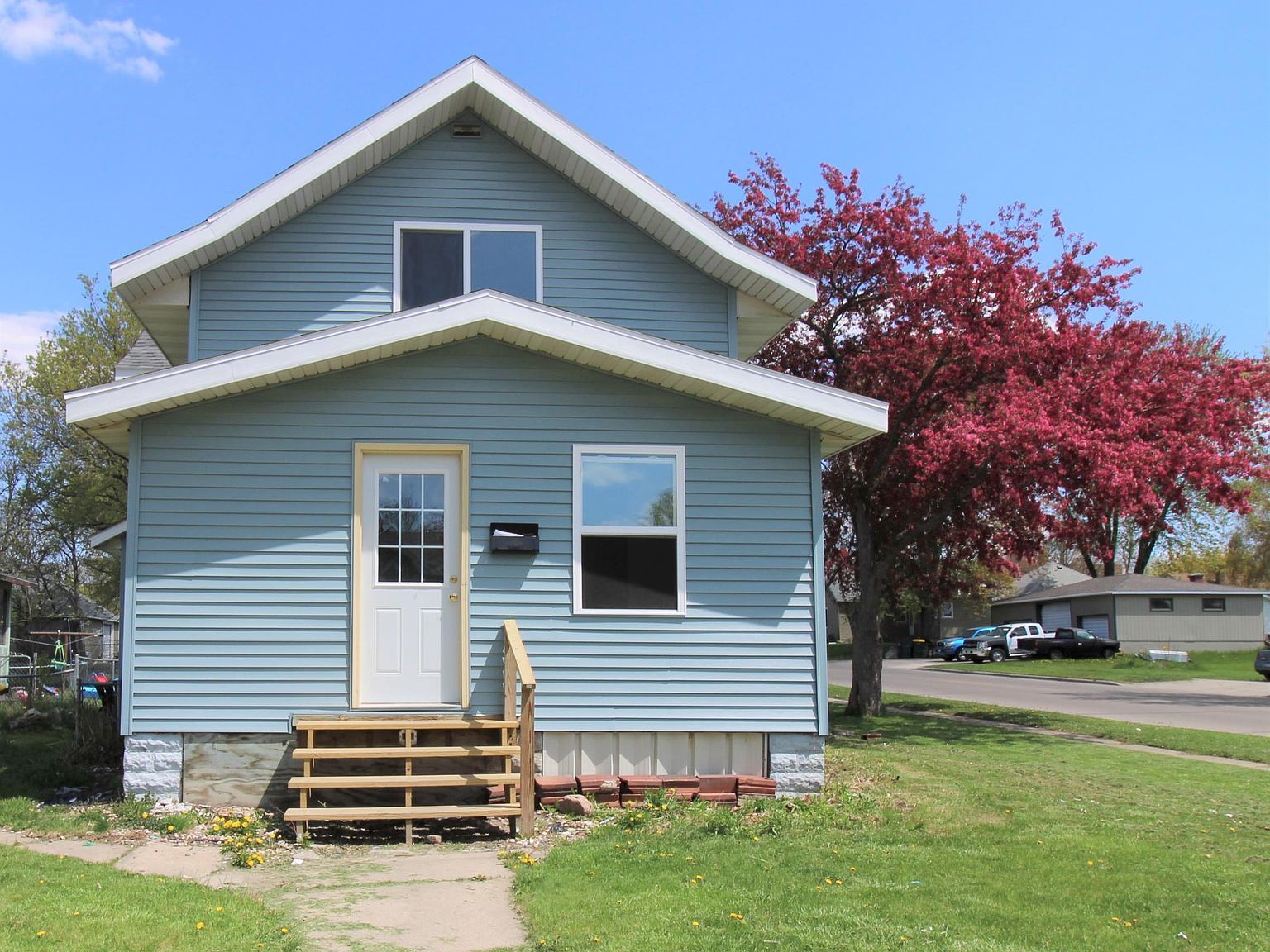 423 Charlotte St SE, Willmar, MN 56201 Zillow