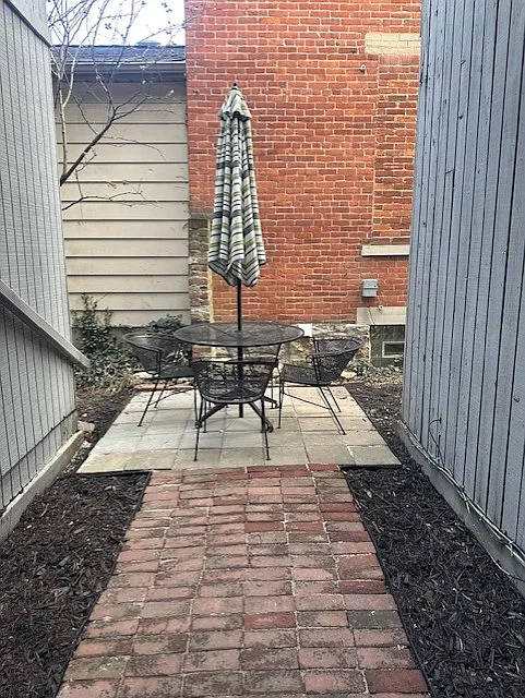 2 bed, 725 sqft, $1,150 — Photo 2
