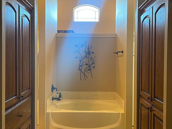 Jetted tub