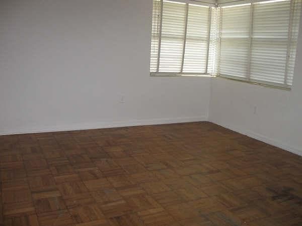 1st image of 403 4th Ave S