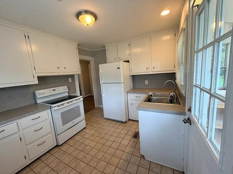 502 S Main St — Photo 10