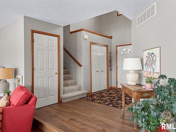4th image of 405 Charter Oak Dr
