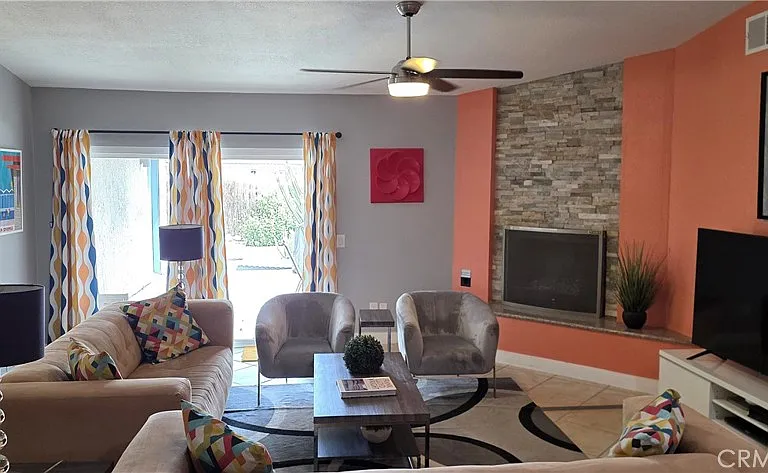 2098 N San Clemente Rd — Photo 1