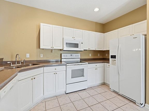 4th image of 4424 Montrose Ln. #C