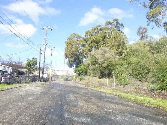 4th image of 9817 Stanley Ave
