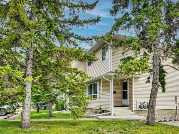164 Woodsman Ln SW, Calgary, AB T2W 4Z6