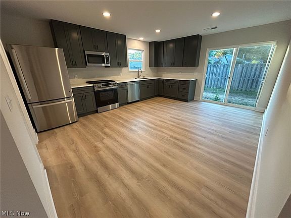 3rd image of 938 East Dr