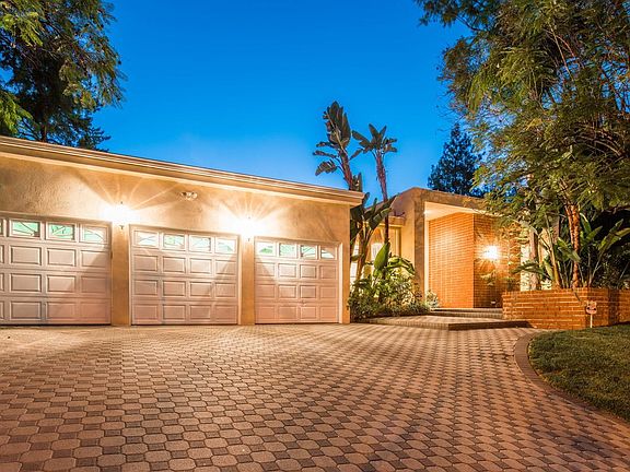 2nd image of 18060 Lake Encino Dr