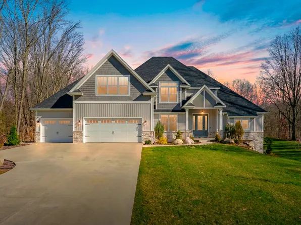 8480 Knotty Pine Ln, Kalamazoo, MI 49009