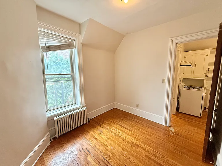 143 2nd Ave #2F — Photo 6