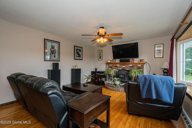 3rd image of 116 Van Aernem Road