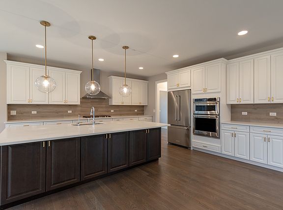 3rd image of 3319 Arbor Ln