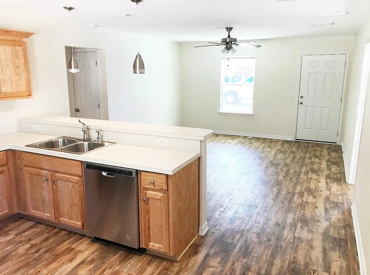 3 bed, 1120 sqft, $1,800 — Photo 3
