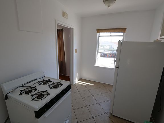 5th image of 1148 S Doheny Dr