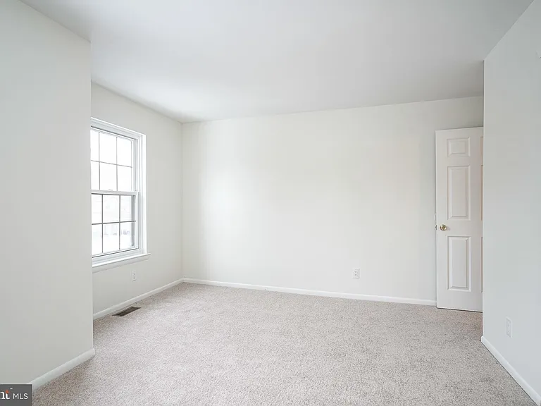 117 Chaucer Rd — Photo 14