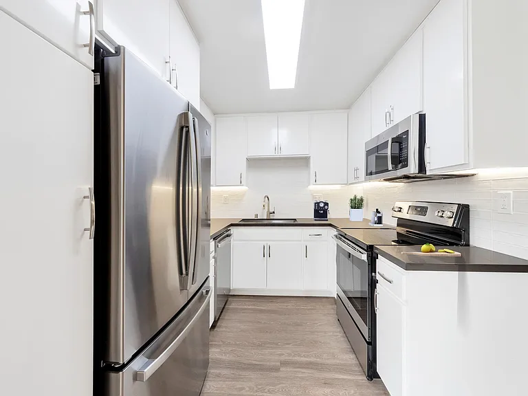 Oasis Apartments — Photo 6