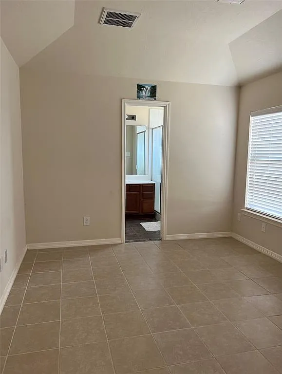 3 bed, 1169 sqft, $1,800 — Photo 4