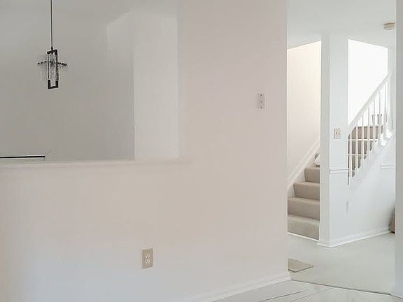 ENT HALL NEW CARPET & HDWD