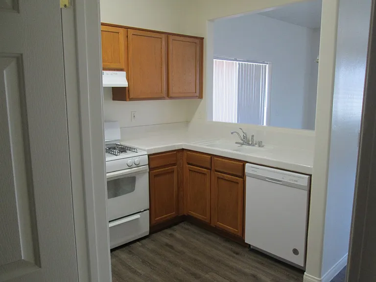530 Yellow Meadow Ct — Photo 7