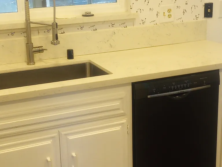290 Riverview Dr — Photo 6