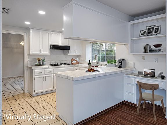 3rd image of 2804 Roxburgh Ln