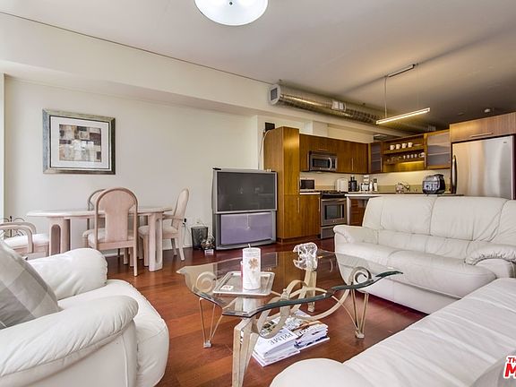 3rd image of 1100 S Hope St APT 707