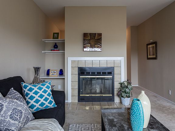 4th image of 181 Lakeshore Ct