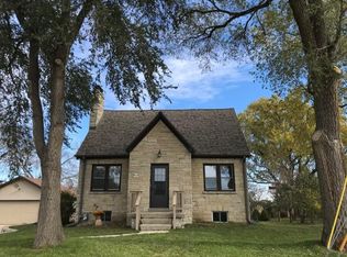 W172N7692 Shady Ln, Menomonee Falls, WI 53051