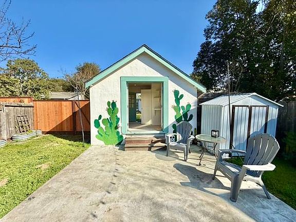 2nd image of 1877 Virginia Ave #B