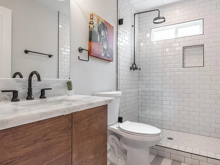 4039 Clayton Ave — Photo 2