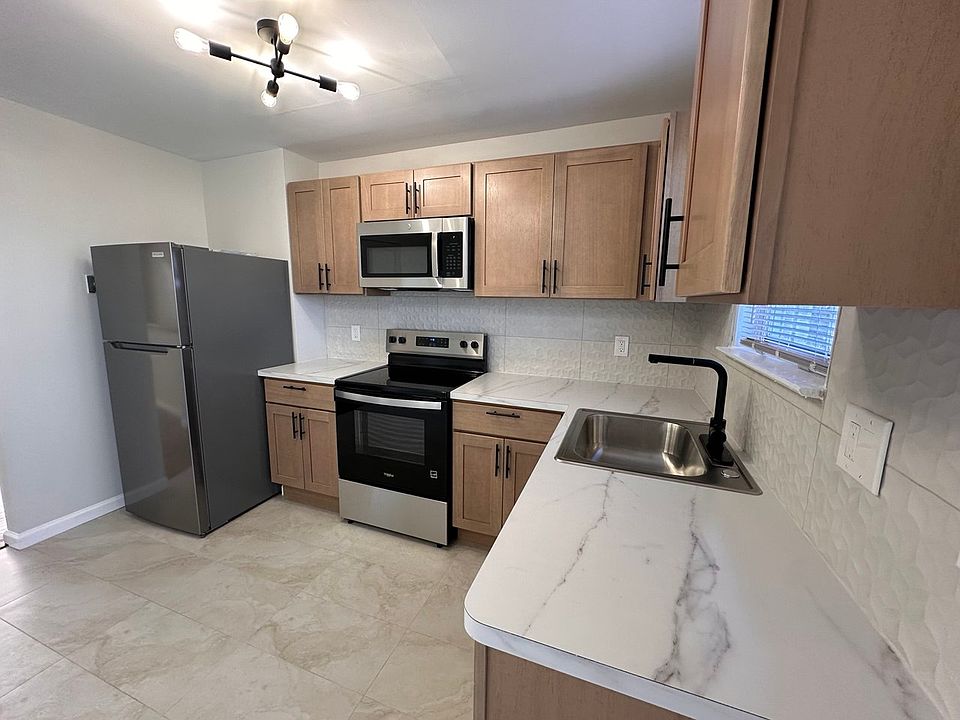 1st image of 582 Patten Ave #28