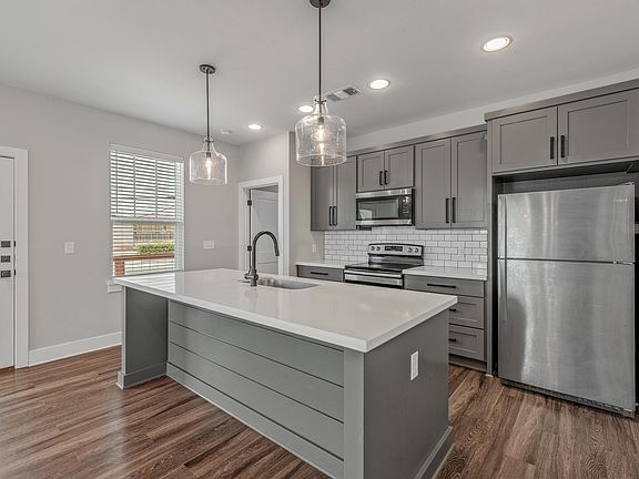 3rd image of 301 Ash St