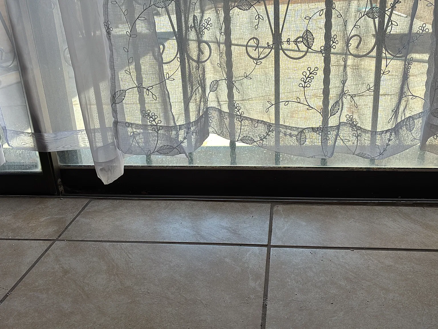 900 N Clark Dr — Photo 3