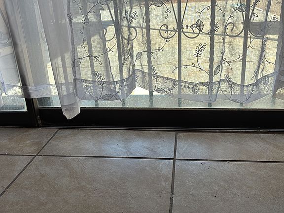3rd image of 900 N Clark Dr