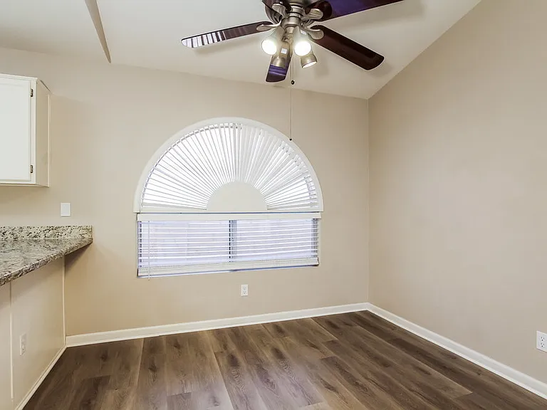 7522 W Kerry Ln — Photo 6